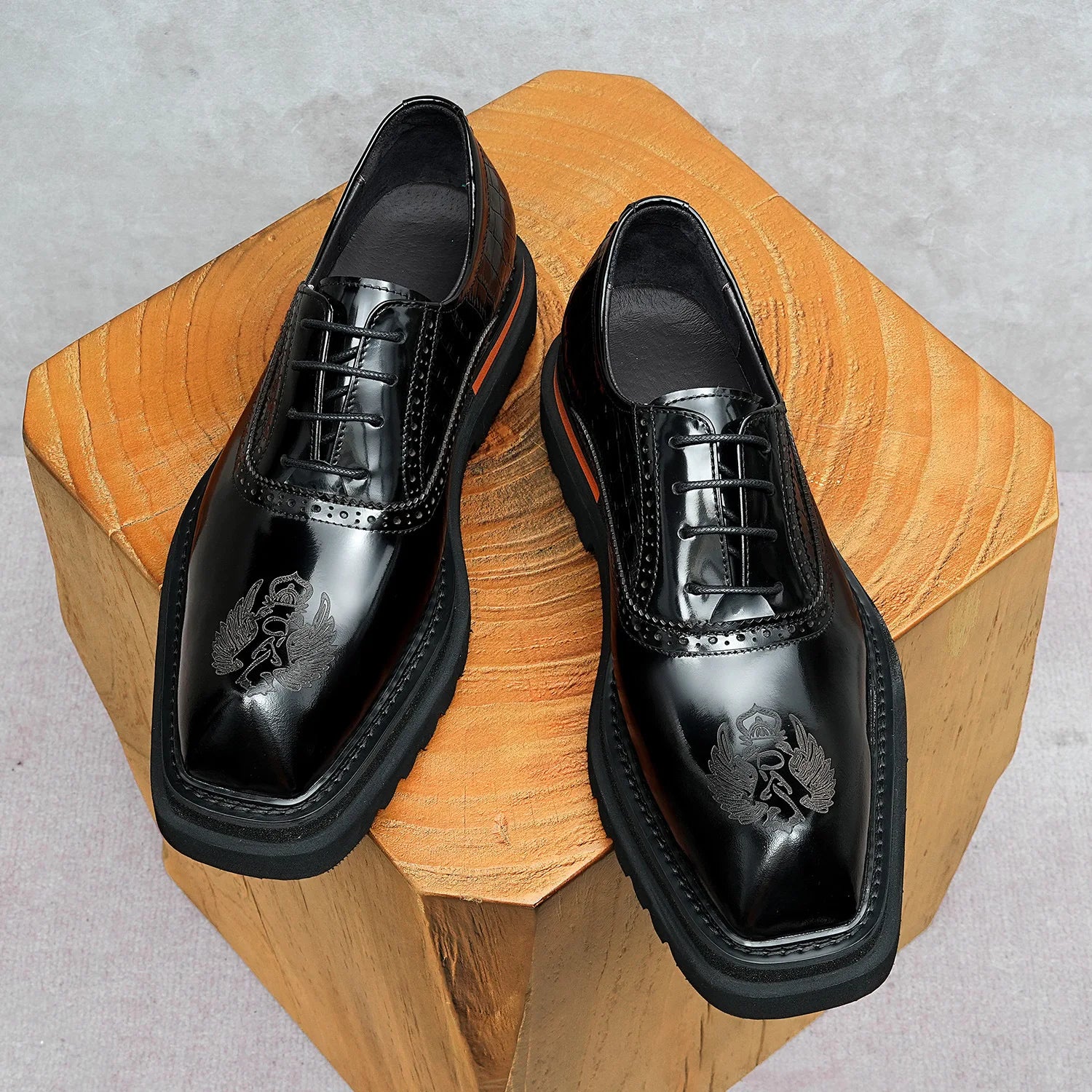 Laser Carved British Style Leather Shoes