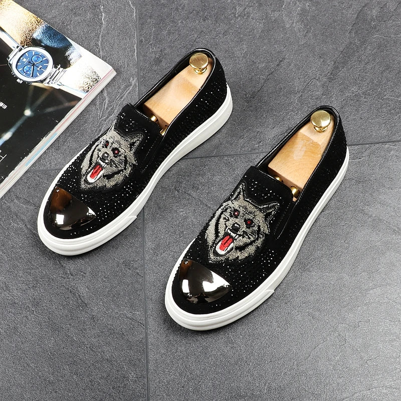 Embroidery Wolf Rivets Men Loafers