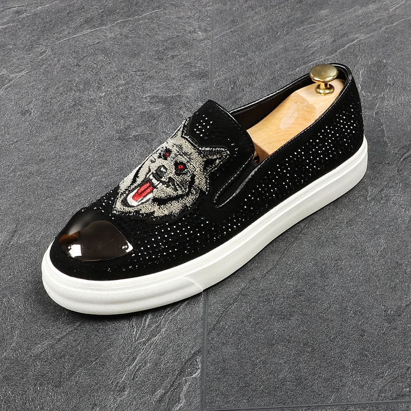 Embroidery Wolf Rivets Men Loafers