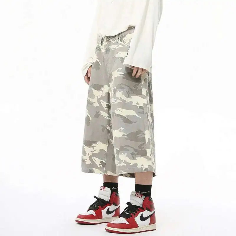 Camouflage Contrast Color Loose Capri