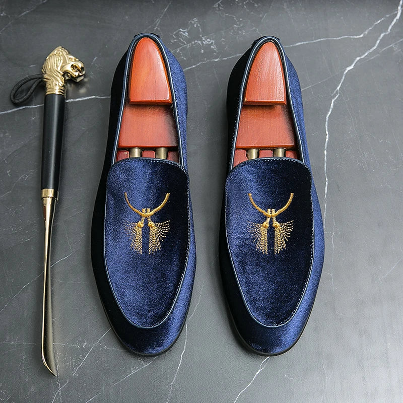 Solid Suede Embroidery Men's Loafers