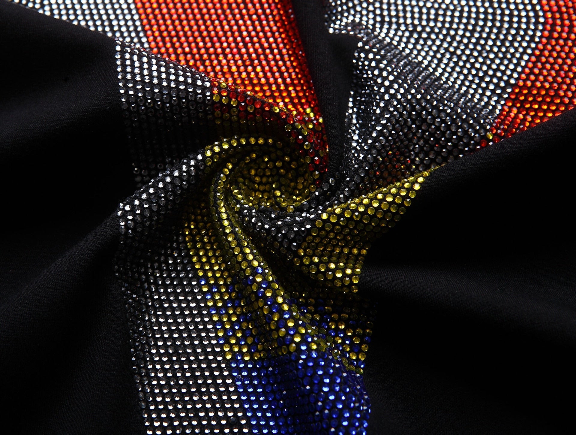 Colorful Rhinestones V Letter Men Slim Fit T-Shirt