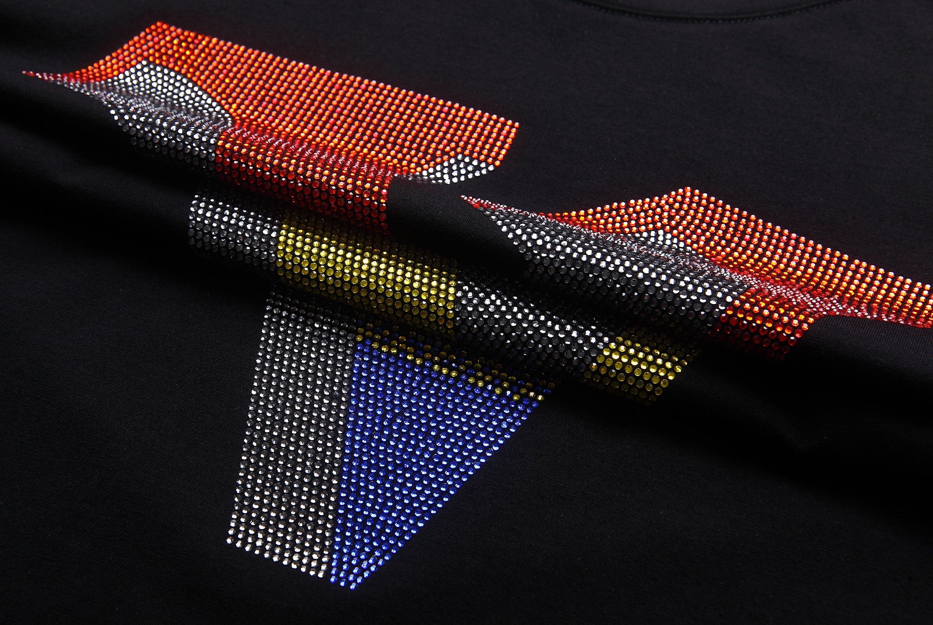 Colorful Rhinestones V Letter Men Slim Fit T-Shirt