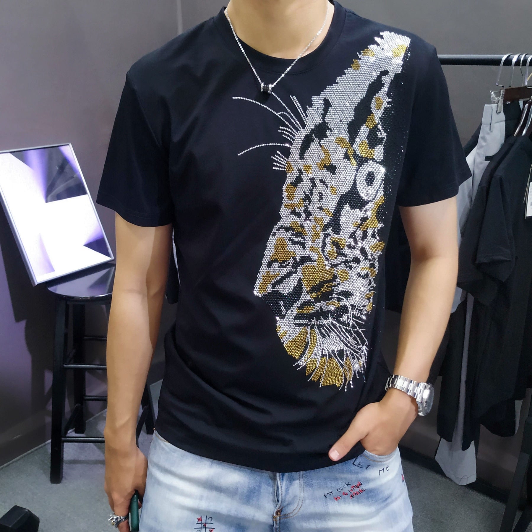 Glittering Rhinestones Offset Tiger Face Decorated T-Shirt