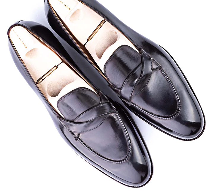 Solid Shine Spine Deco Shoes