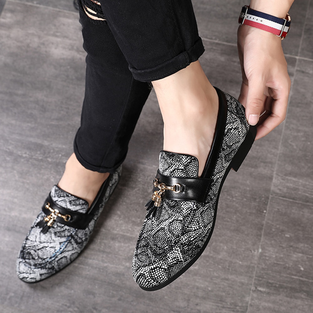 Fancy Snakeskin Pattern with Metal and Tassel Detail Men Loafers Shoes