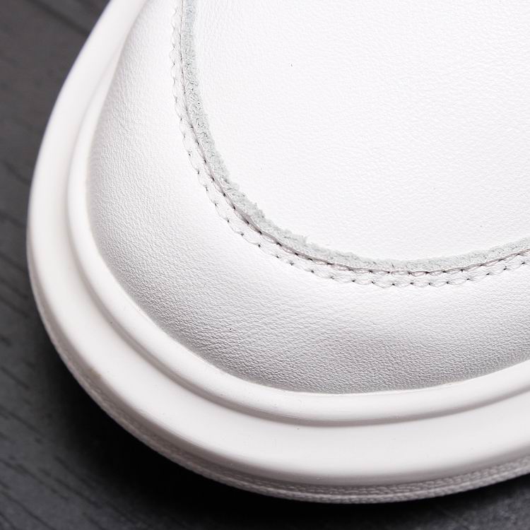 Fancy Casual Lace Up with Red Strap Buckle Men Sneaker