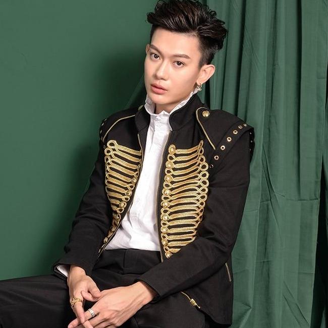 Stunning Black Gold with Unique Shoulder Design Men Costume Blazer