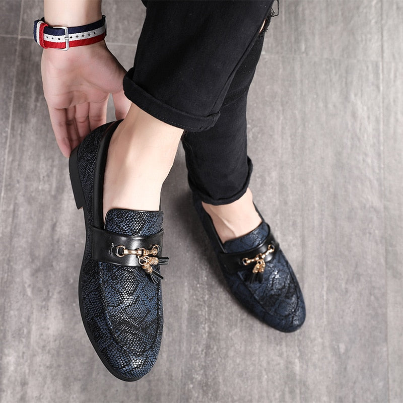 Fancy Snakeskin Pattern with Metal and Tassel Detail Men Loafers Shoes