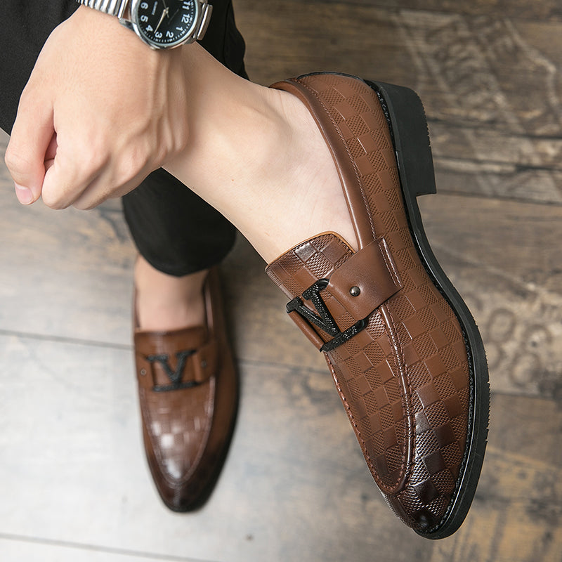 Gradient Anyaman V Buckle Loafer Shoes