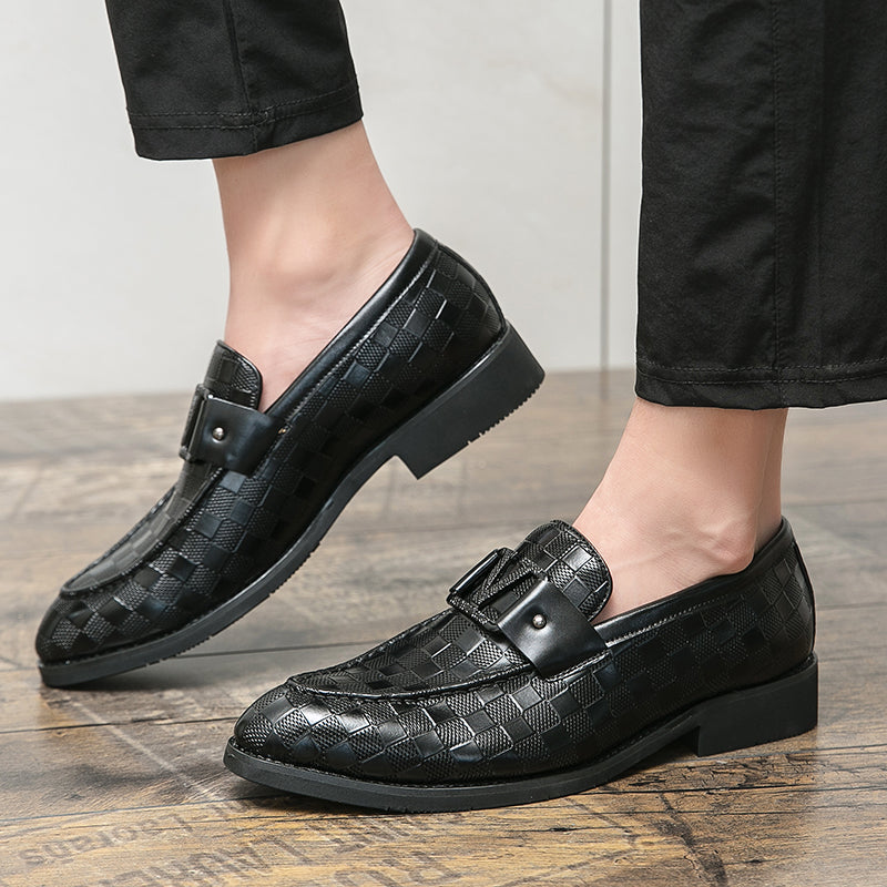 Gradient Anyaman V Buckle Loafer Shoes