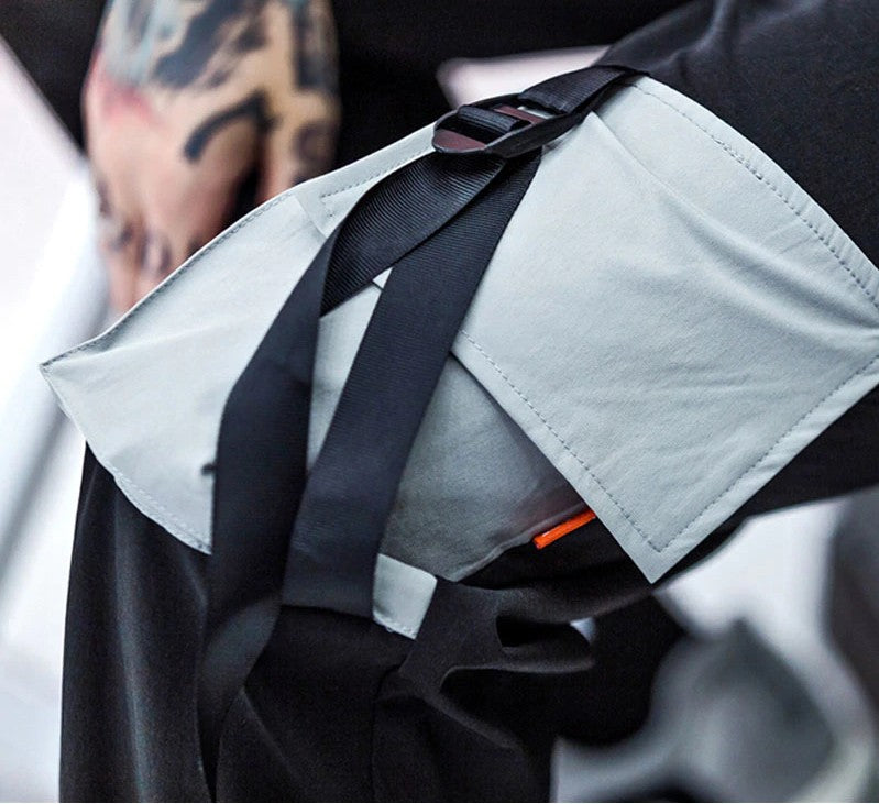 Black in Contrast Pocket Cargo Streetwear Hip Hop Men Pant - FanFreakz