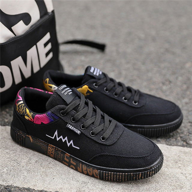 Printed Soles Men Embroidered Low Top Sneakers