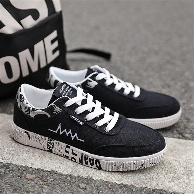 Printed Soles Men Embroidered Low Top Sneakers