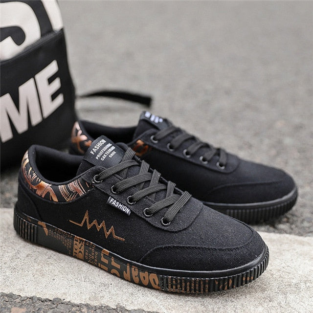 Printed Soles Men Embroidered Low Top Sneakers