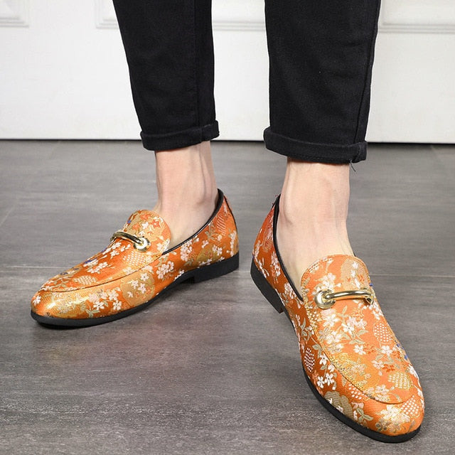 Chinese Casual Embroidery Pointed Toe Style Men Loafers Shoes