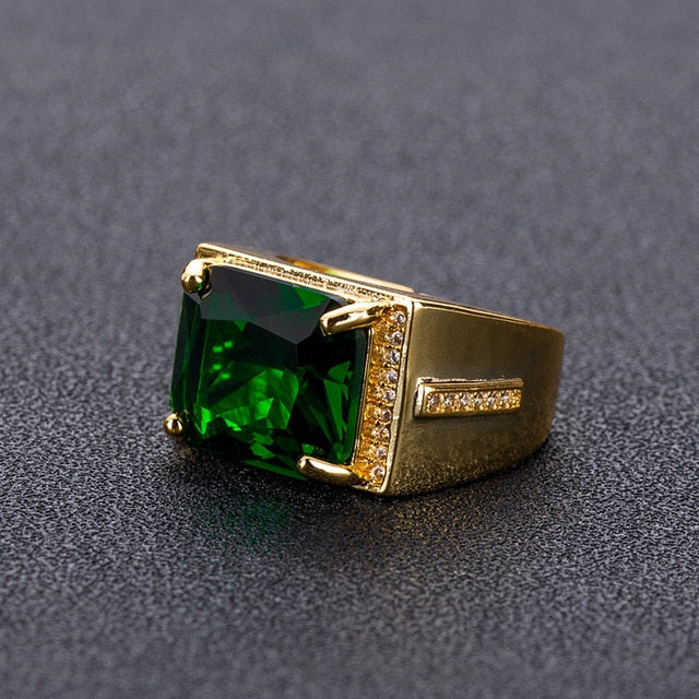 Classic Style Emerald Stone Golden Ring