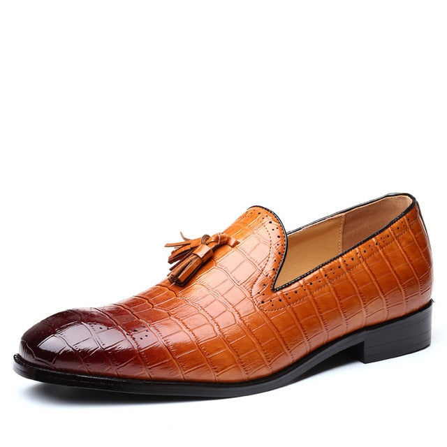 Gradient Color Crocodile Pattern Shoes