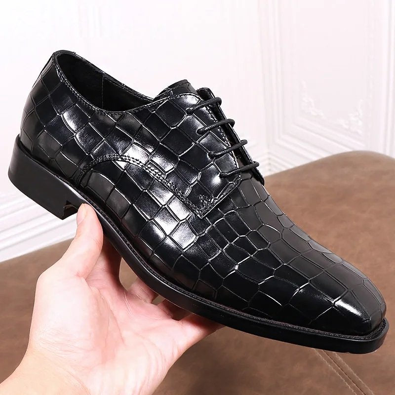 Crocodiles Pattern Style Black Leather Shoes