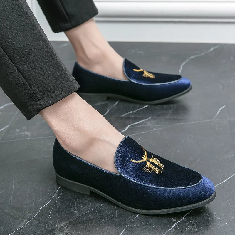Solid Suede Embroidery Men's Loafers