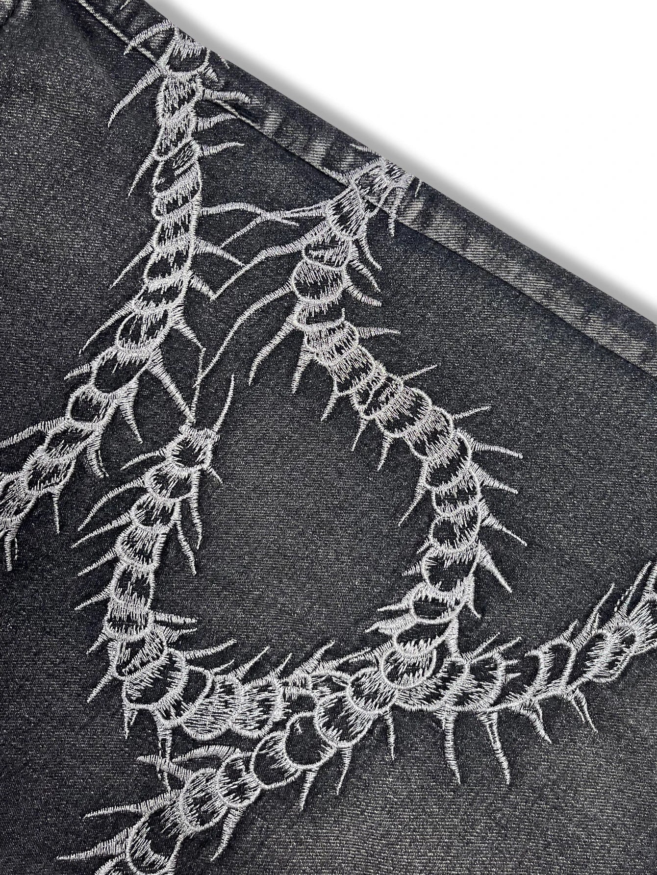 Embroidery Centipede Loose Denim Shorts