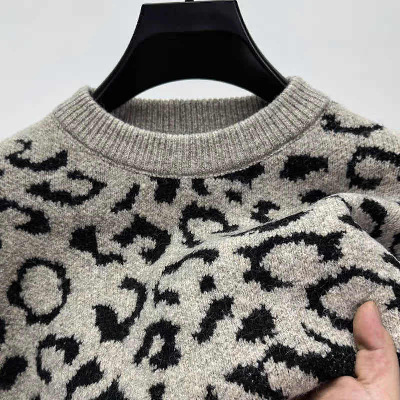 Knitted Leopard Pattern O-Neck Sweater