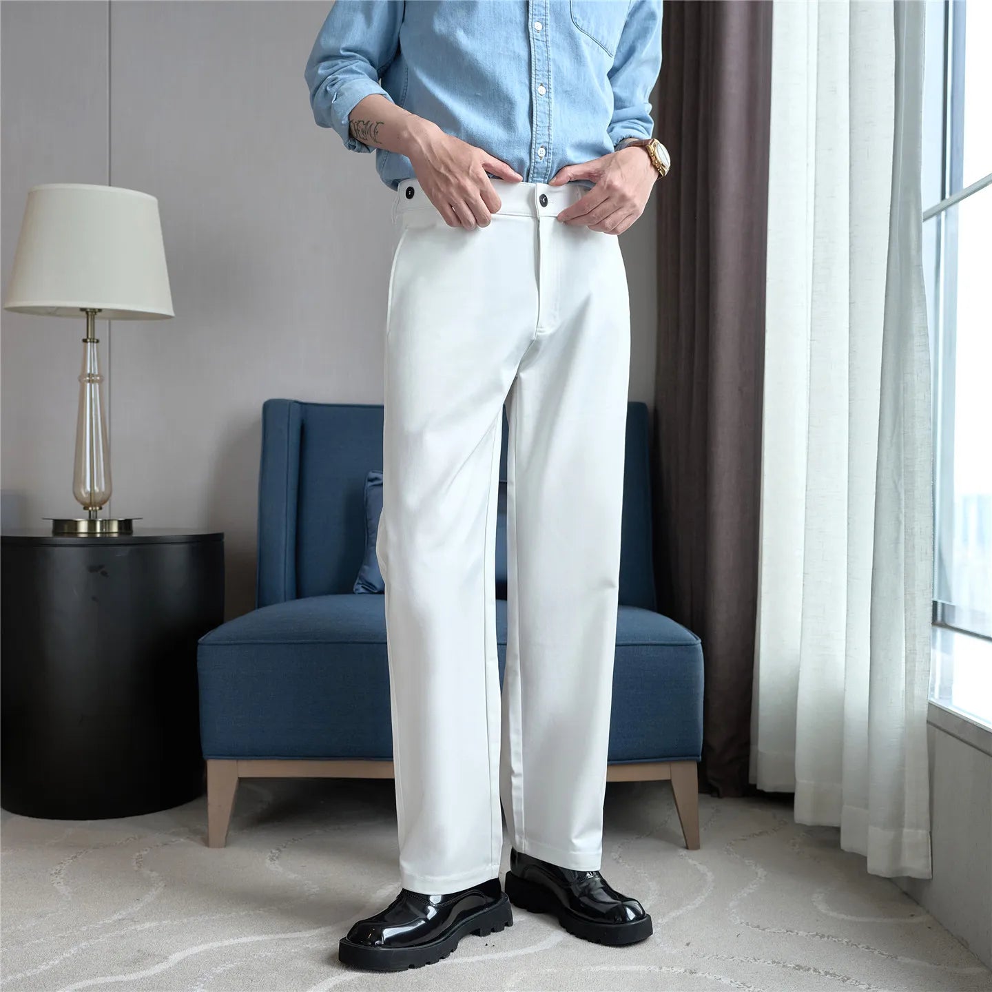 Buttoned Solid Loose-Fit Trousers