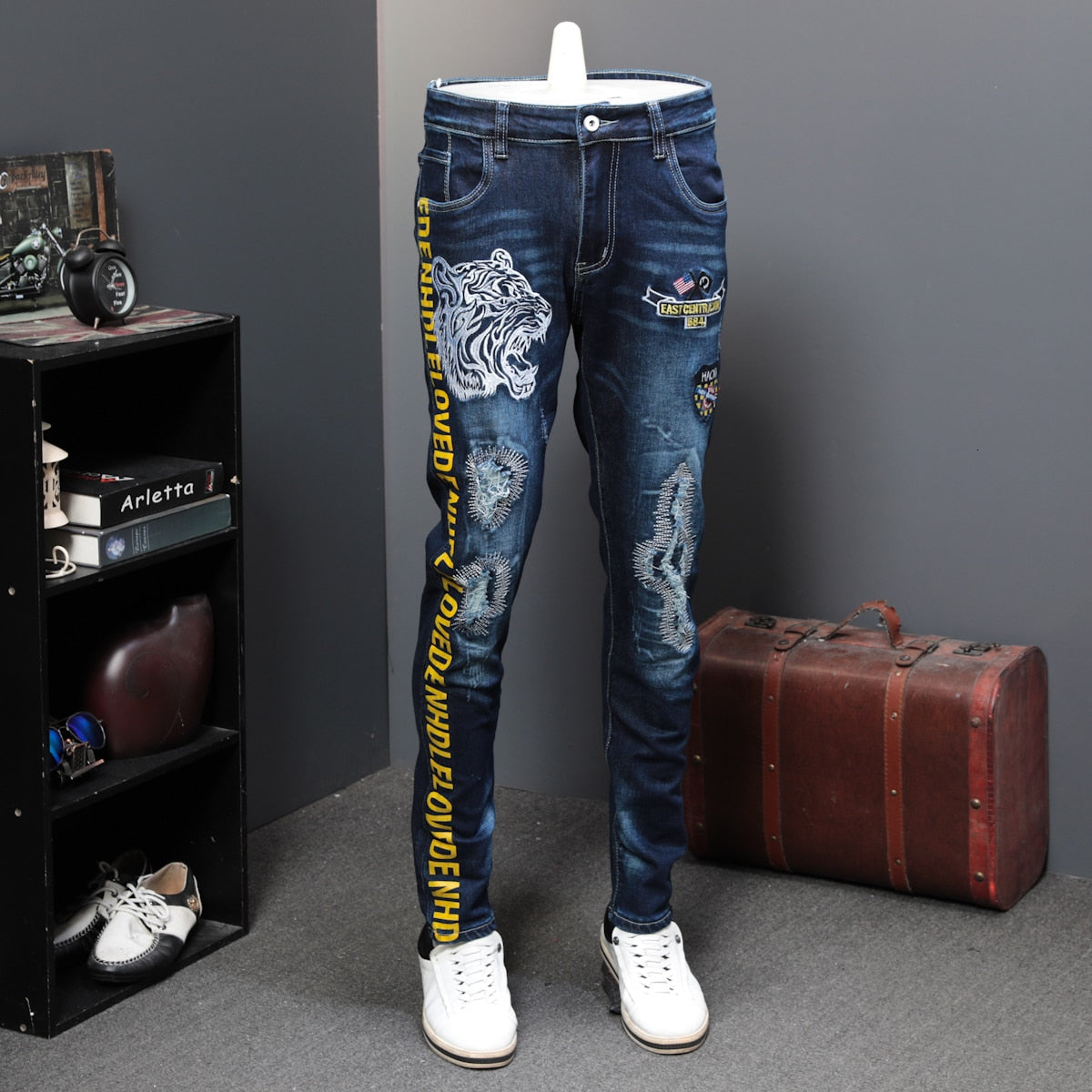 Tiger Head Embroidery Print with Letters pattern on Sides Casual Style Men Jeans